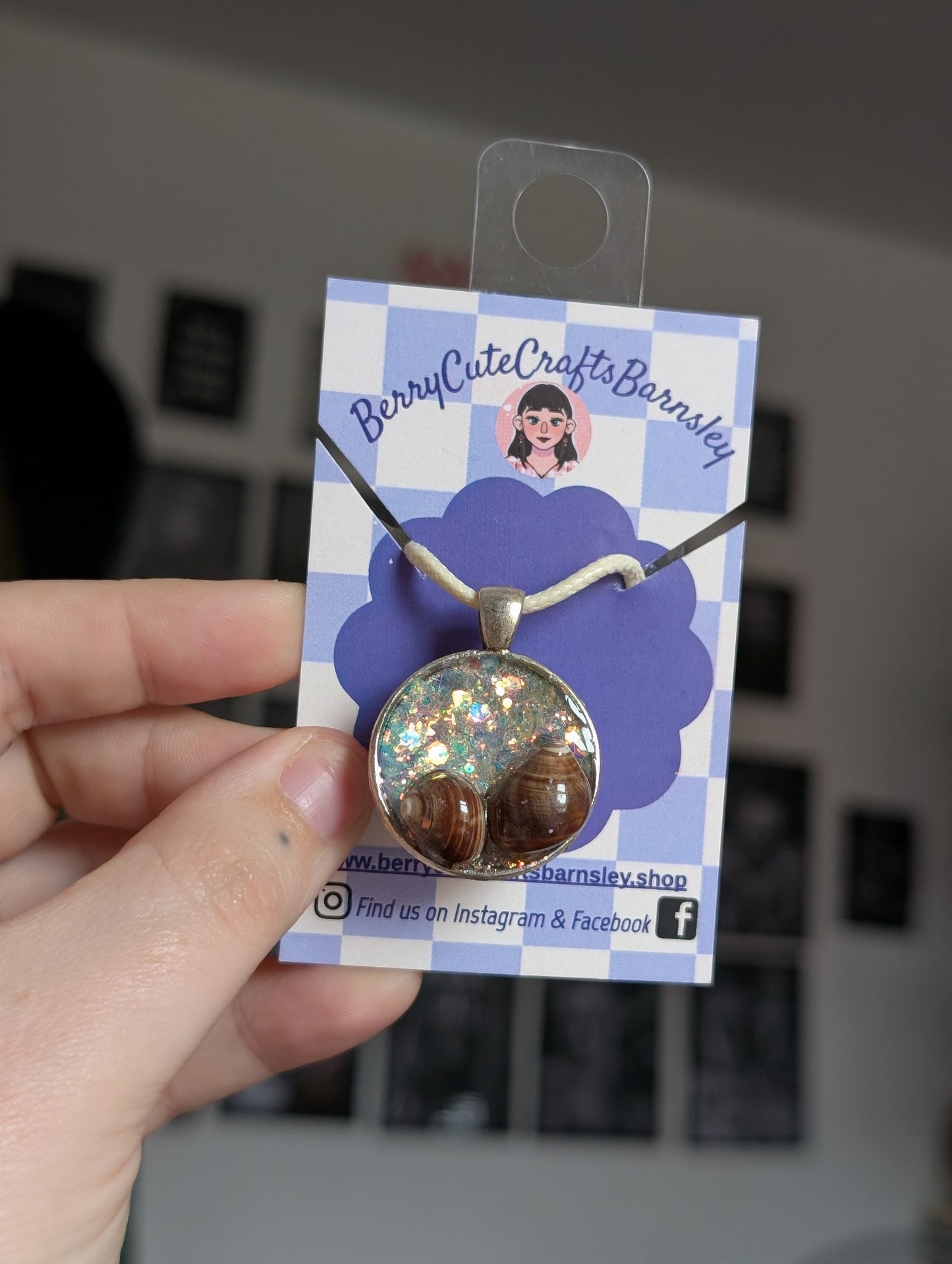 Resin shell necklace